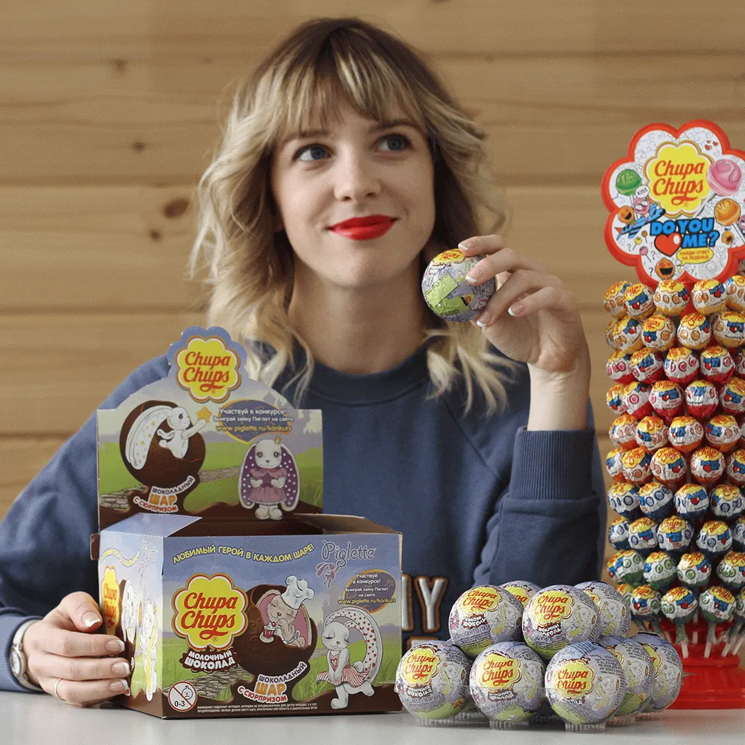 Промоматериал коллаборации Piglette и Chupa Chups